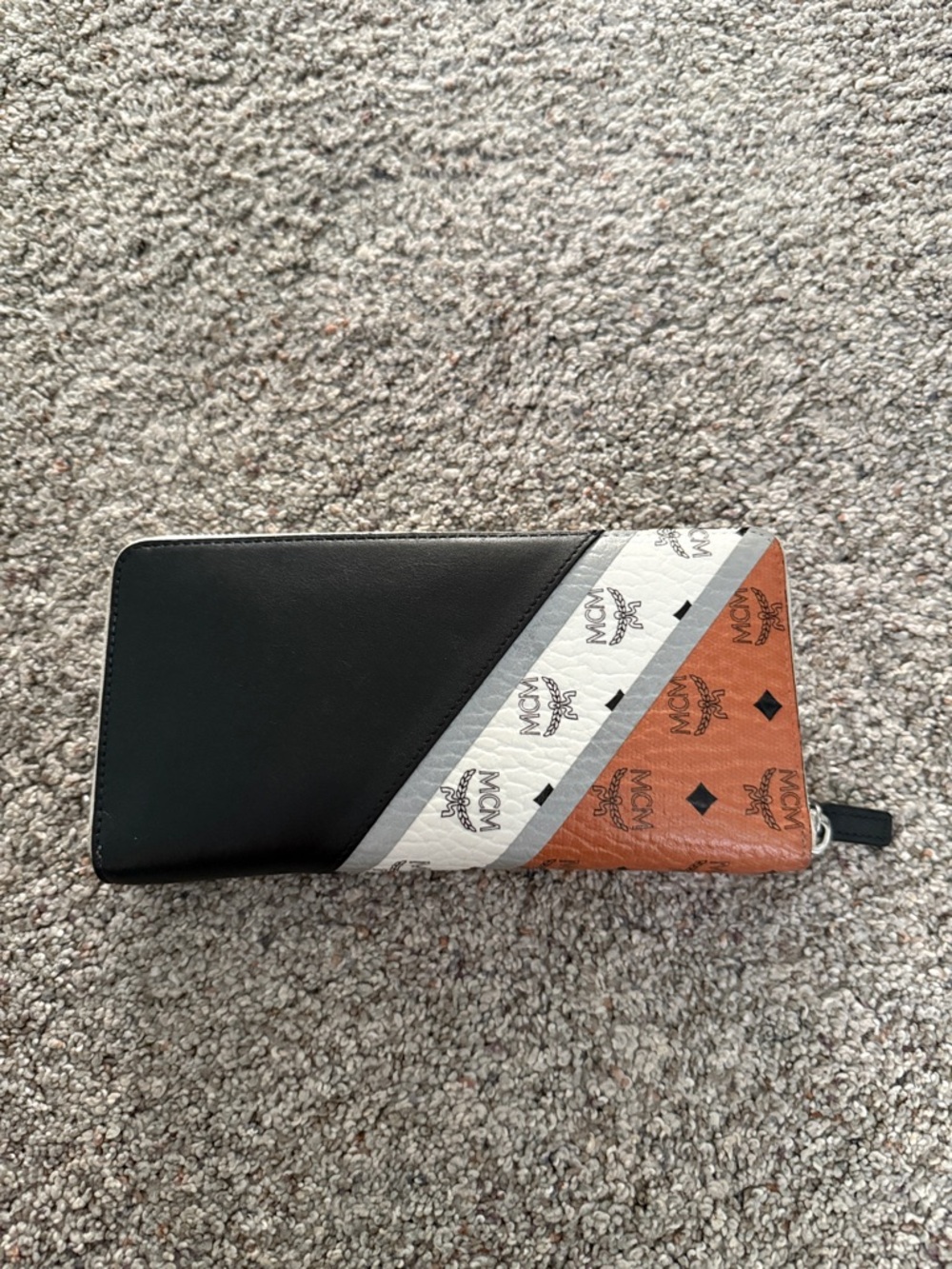 MCM Visetos Monogram zip-around wallet - Picture 2 of 14